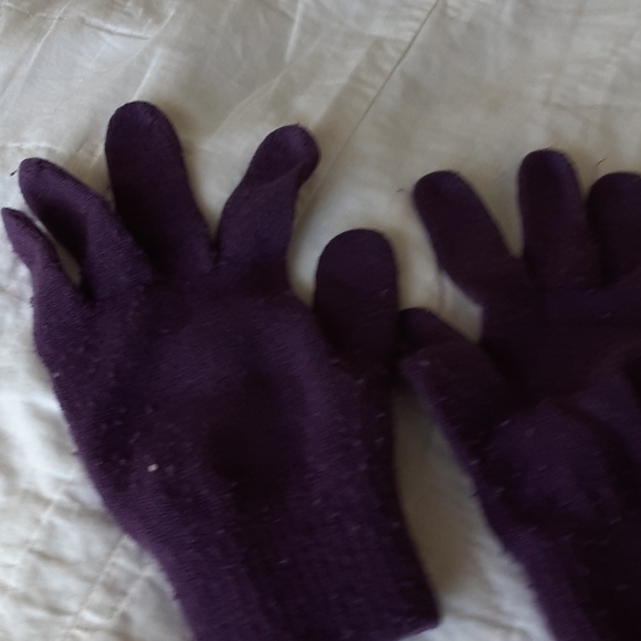 Purple gloves 💜 - Picture 2 of 3